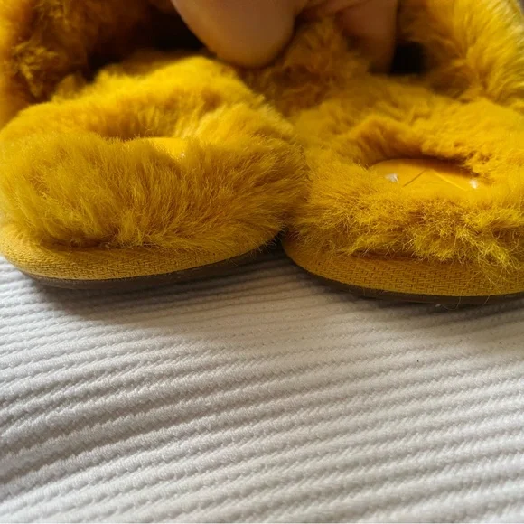 NWOT Anthropologie Faux Fur Slippers in Yellow - Picture 7 of 10
